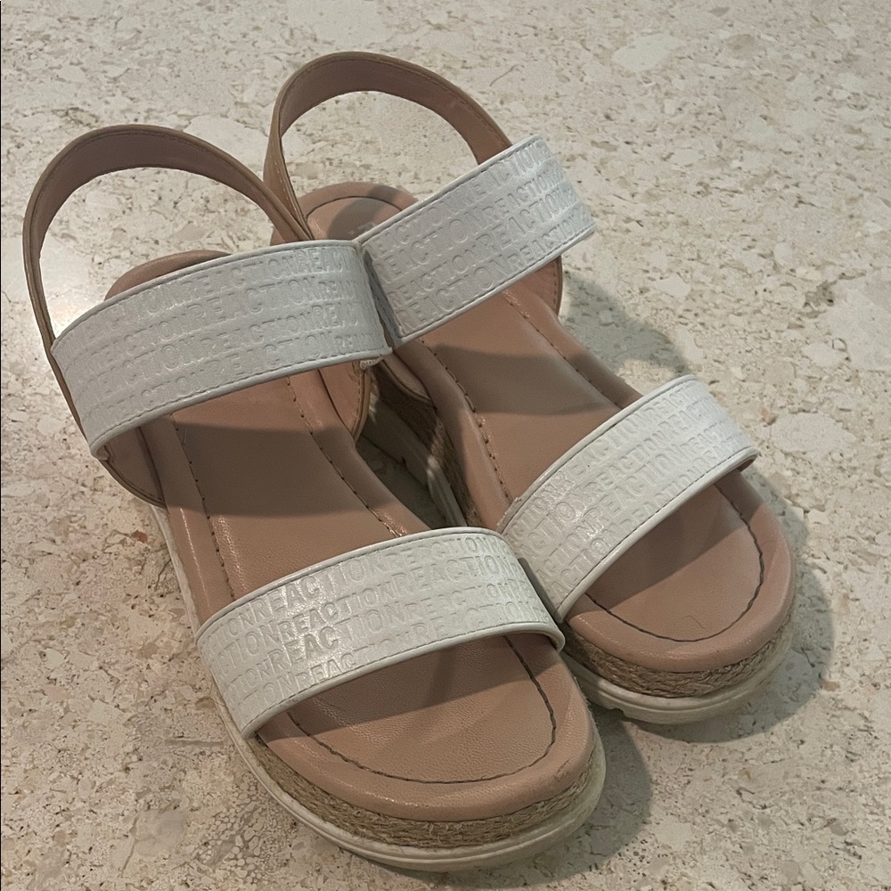 Reaction Kenneth Cole White Sandals
